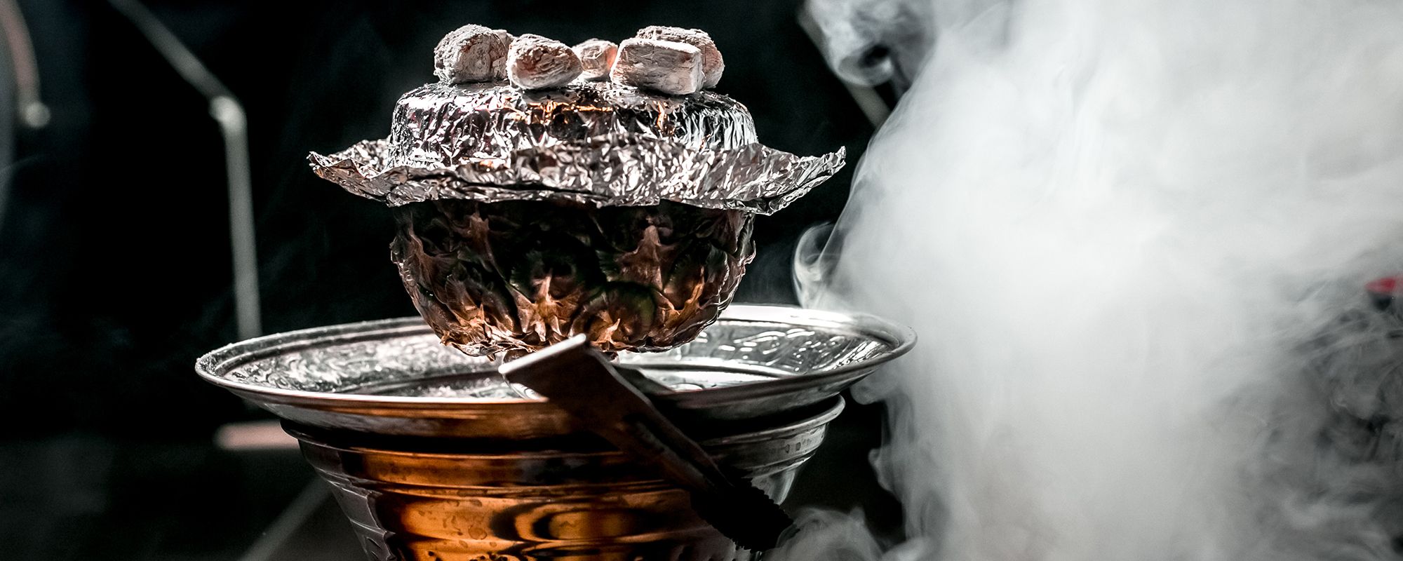 Раскуривание кальянной чашки из ананаса Раскуривание кальянной чашки из ананаса с калаудом